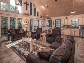 Wine N Pines, 2 Bedrooms, Sleeps 6, Hot Tub, Fireplace, Flat Panel TV